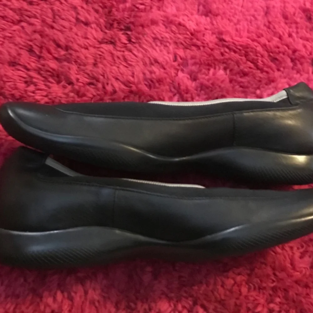 Authentic PRADA Excellent Condition - Picture 3 of 6